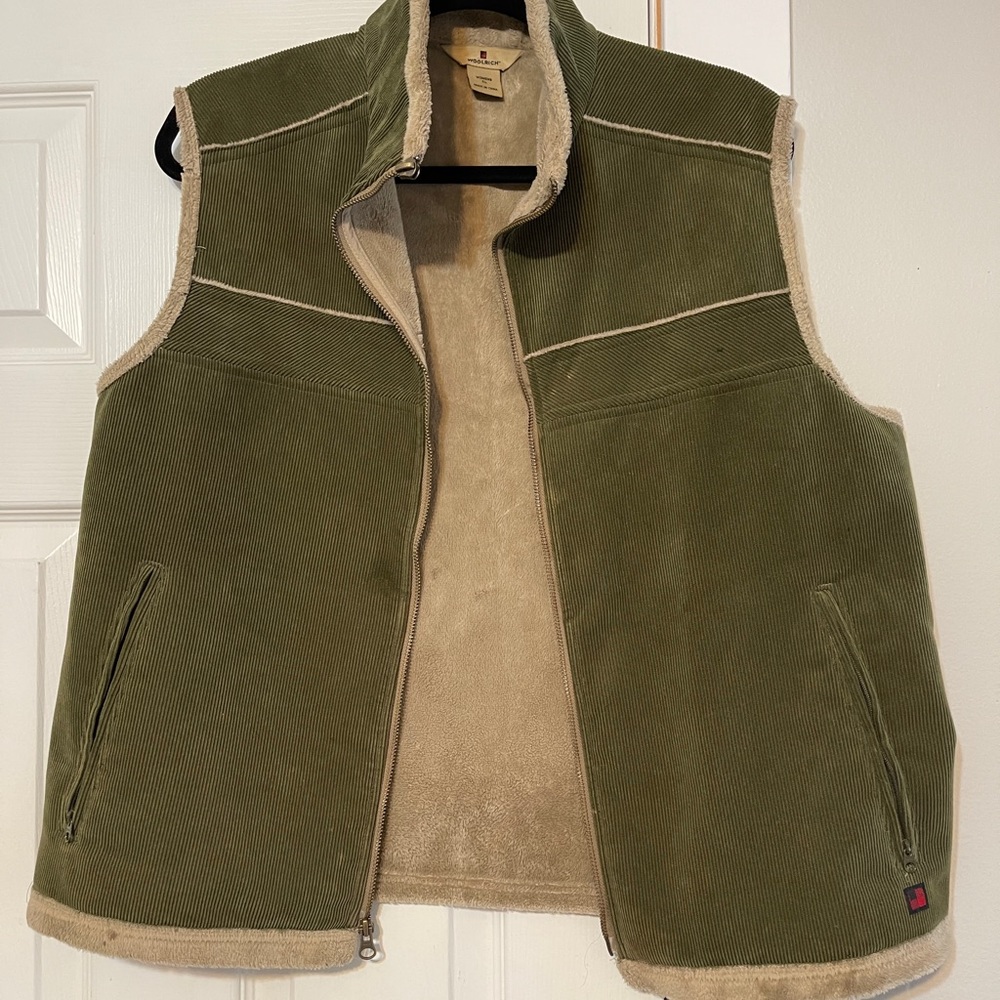 WOOLRICH Women’s zip front olive corduroy vest with fleece lining XL (*)